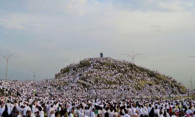 ‘লাব্বাইক’ ধ্বনিতে মুখরিত আরাফাতের ময়দান